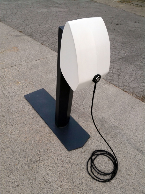 cargador electrico bateria coche moto ficticio madera 138x34x42-123 (65eu.) 1u